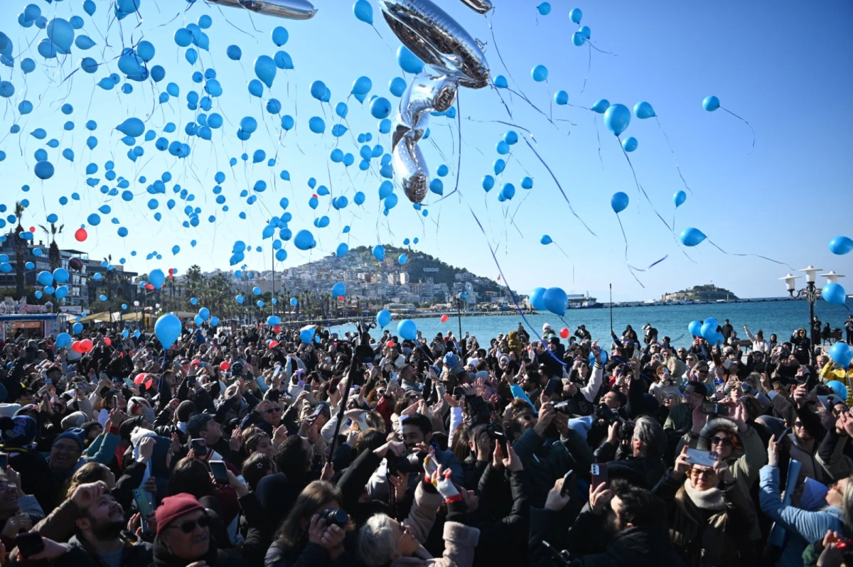 KUŞADASI&rsquo;NDA SEVİN&Ccedil; BALONLARI SMA&rsquo;LI TEOMAN BEBEK İ&Ccedil;İN U&Ccedil;URULDU