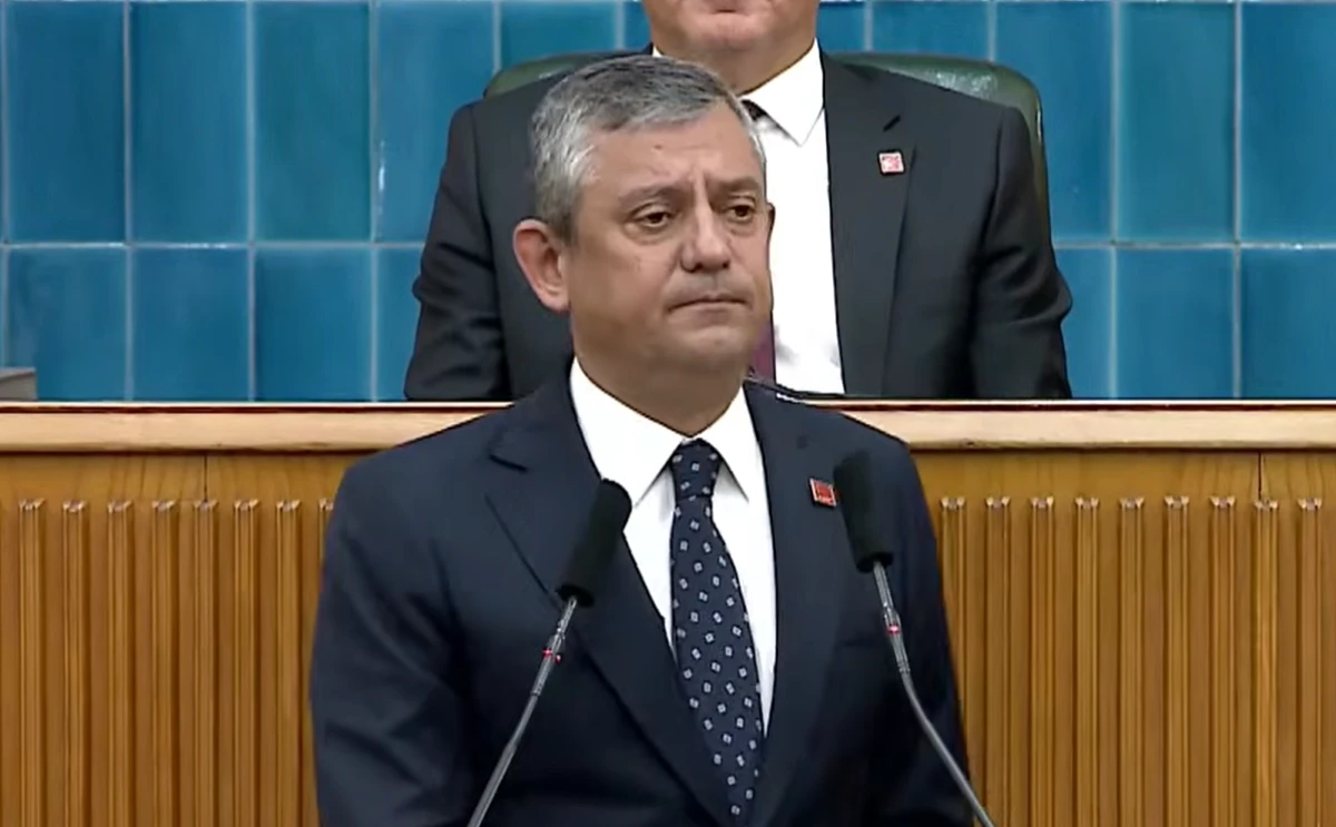 &Ouml;zg&uuml;r &Ouml;zel CHP'ye veda etti: Milletvekillerimizle yeni partimizi kuruyoruz