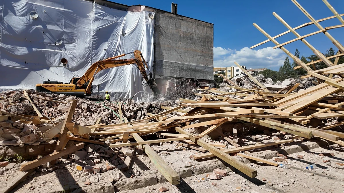 RESTORASYON DENİLDİ, YERLE BİR EDİLDİ