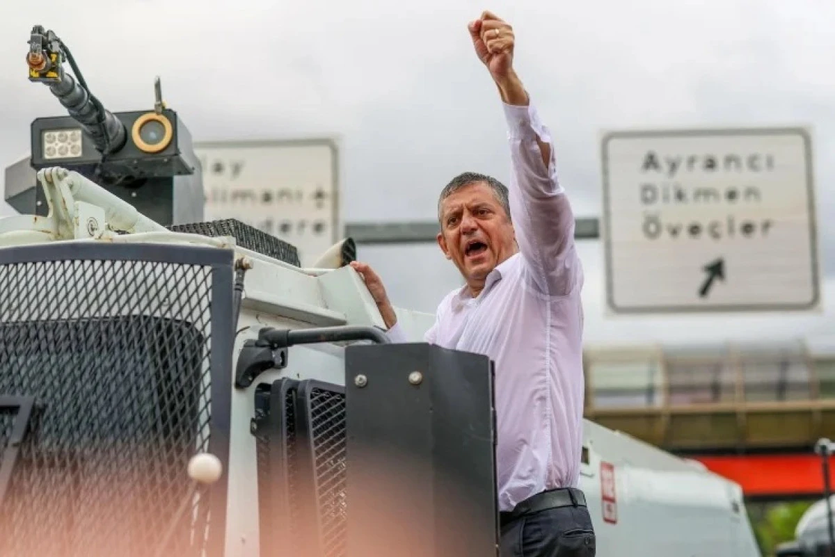 SON ANKETLER &Ouml;ZG&Uuml;R &Ouml;ZEL DİYOR