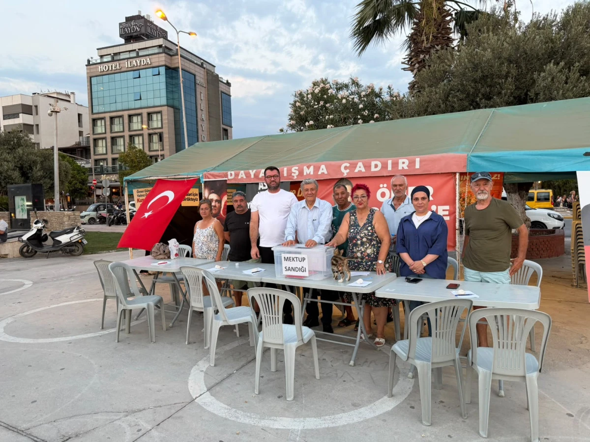 USTA GAZETECİ VE YAZAR MUSTAFA BALBAY KUŞADASI&rsquo;NDA SEVENLERİYLE BULUŞTU