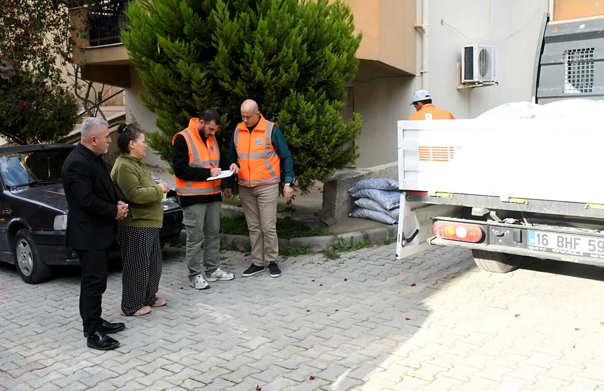 ZEMHERİ SOĞUKLARINDA KUŞADASI BELEDİYESİ'NDEN SICAK HAMLE